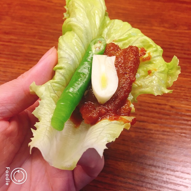 生菜包肉的做法